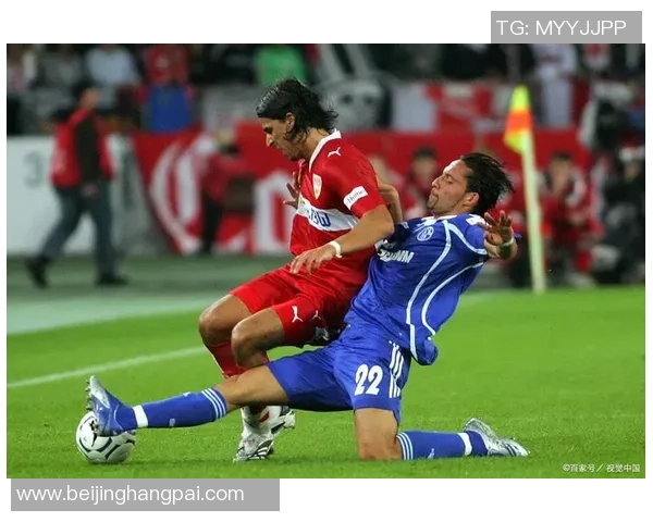 保尼白鹰与悉尼的激烈对决揭示了澳超联赛的竞争魅力与球队实力较量 保尼白鹰与悉尼的激烈对决揭示了澳超联赛的竞争魅力与球队实力较量